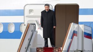 Xi Jinping abandona Rusia tras cumbre con Putin en el Kremlin
