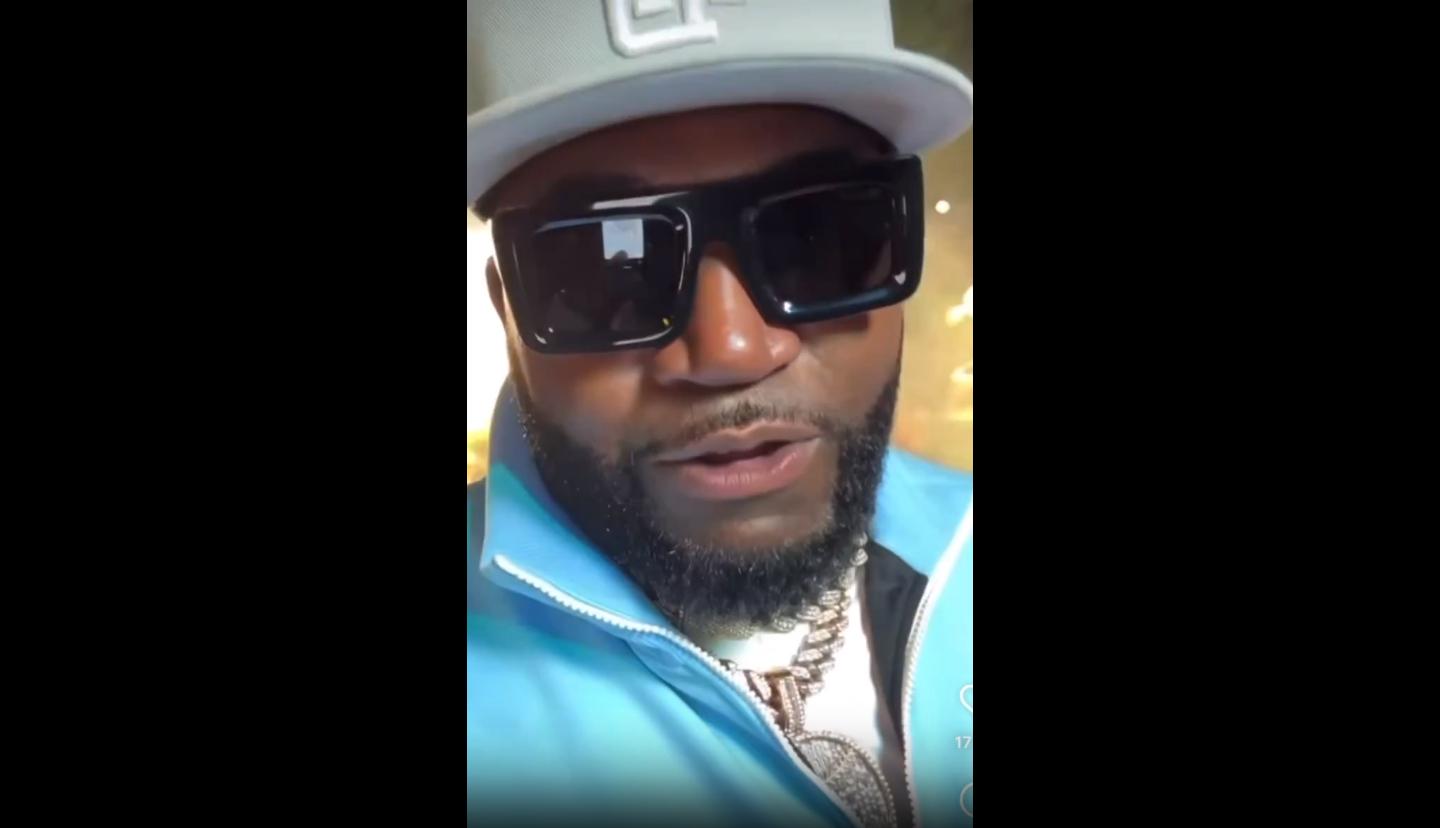 David Ortiz rumbea con Anuel y Maluma rodeado de chicas