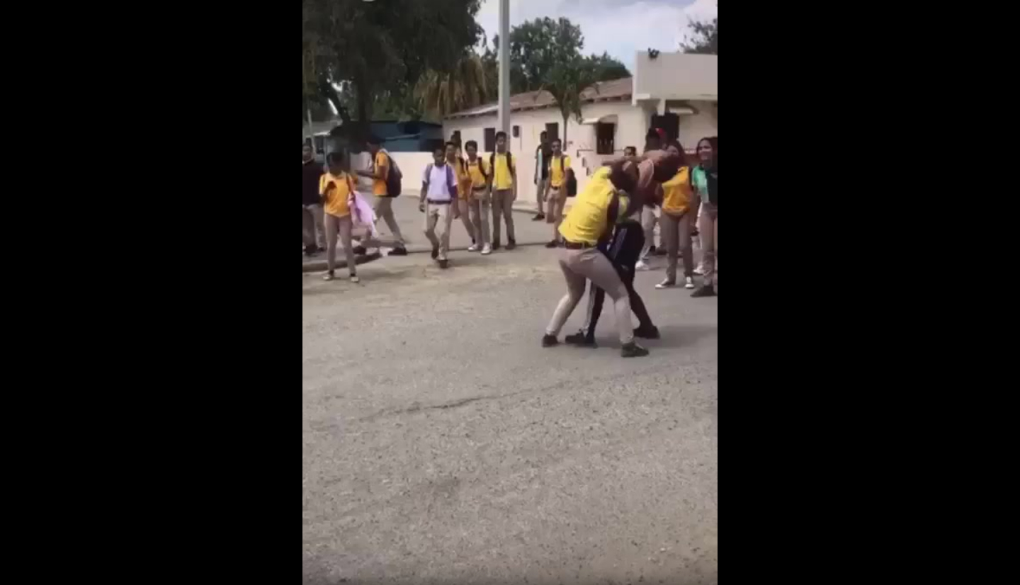 Dos estudiantes hembras virales por pelea en escuela en Mao