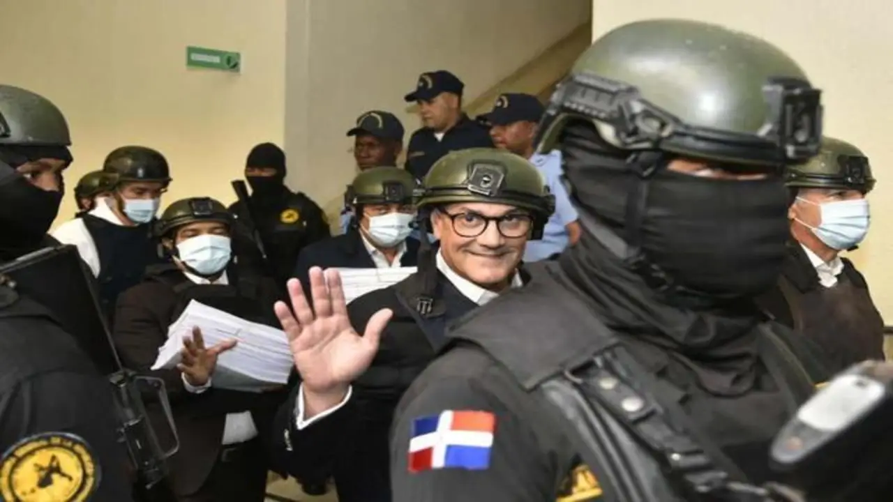 Gonzalo saluda a la prensa y Ramón David niega ser delincuente