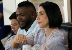 Divertido momento entre la primera dama y David Ortiz en Clásico Mundial