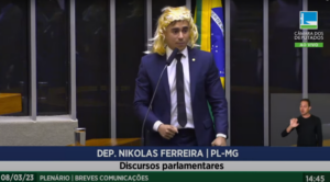 Video: diputado brasileño bolsonarista critica la inclusión transgénero en el Día de la Mujer 
