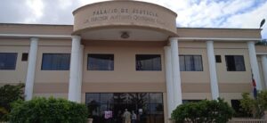 Tribunal impone medidas de coerción a padre que agredió a hija de 11 años en escuela de Nagua  