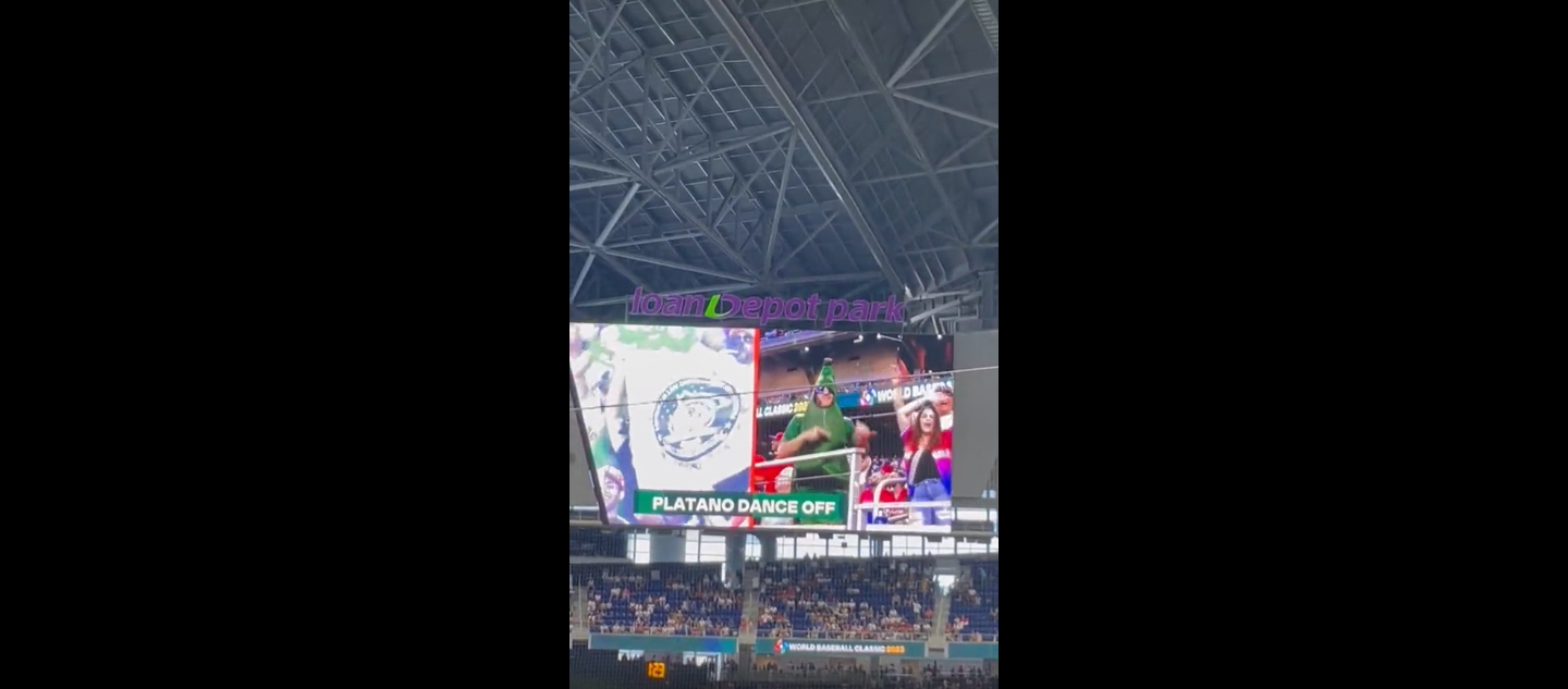 El "Platano Dance", el baile de RD tendencia en el Clásico Mundial