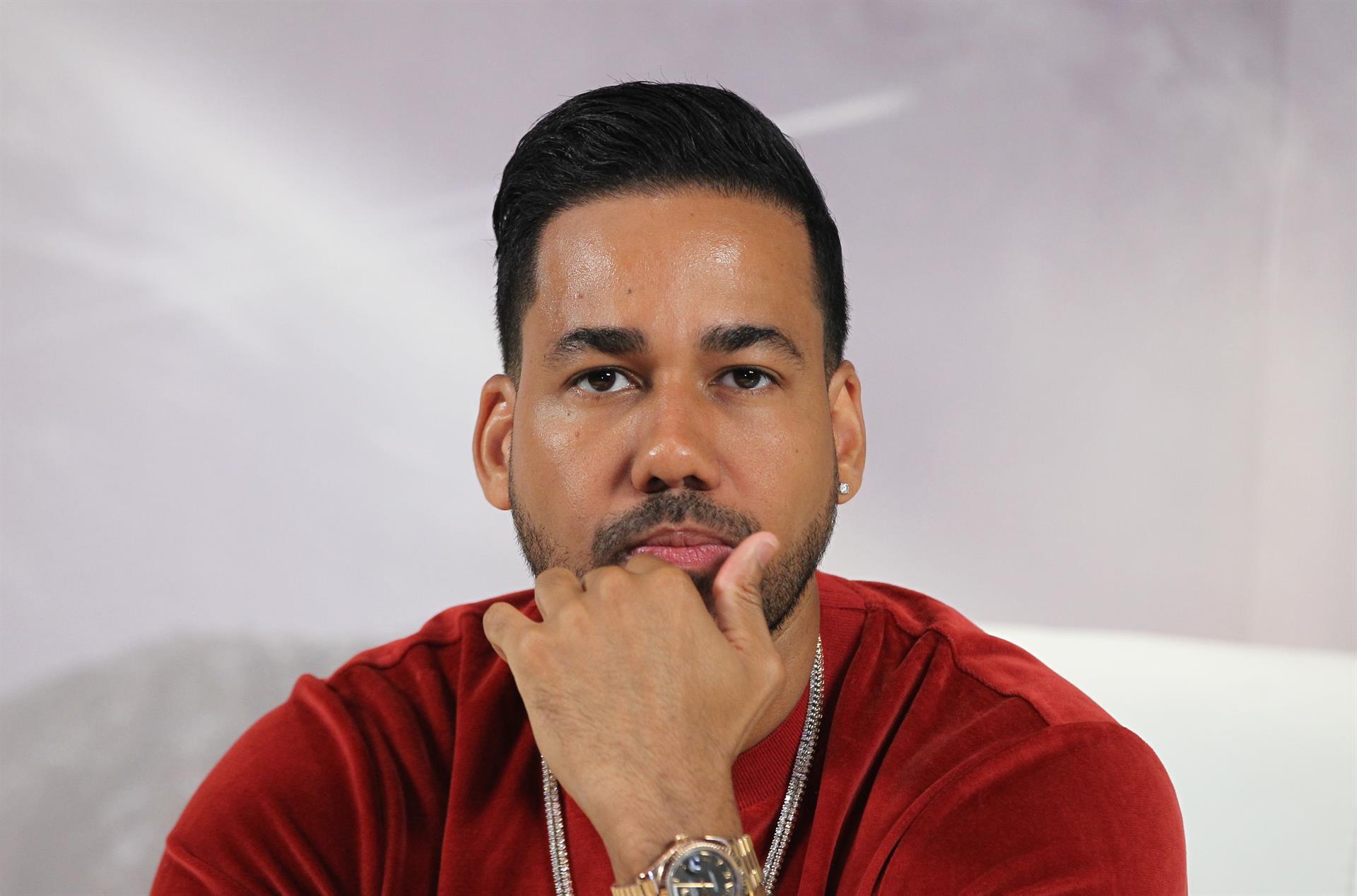 Otras canciones anteriormente prohibidas en RD además de "La Suegra" de Romeo