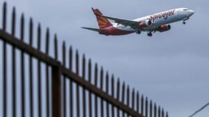 Suspenden a dos pilotos indios por  tomar café en la cabina y provocar temores de seguridad