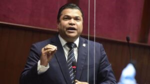 Tobías Crespo: han relajado ley sobre imágenes Padres de la Patria   