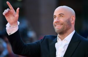 Pagan 260.000 dólares por traje de Travolta 