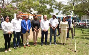 Inician trabajos de titulación de propiedades en comunidad Palavé de Santo Domingo Oeste 