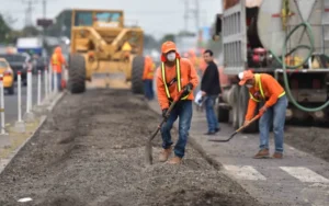 Exhortan a empleados de Obras Públicas velar por la seguridad en las vías 