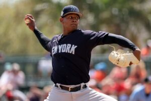 El dominicano Jhony Brito brilla en su debut con los Yanquis
