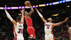 Heat-Bulls y Wolves-Thunder, en busca de las dos últimas plazas a los playoffs