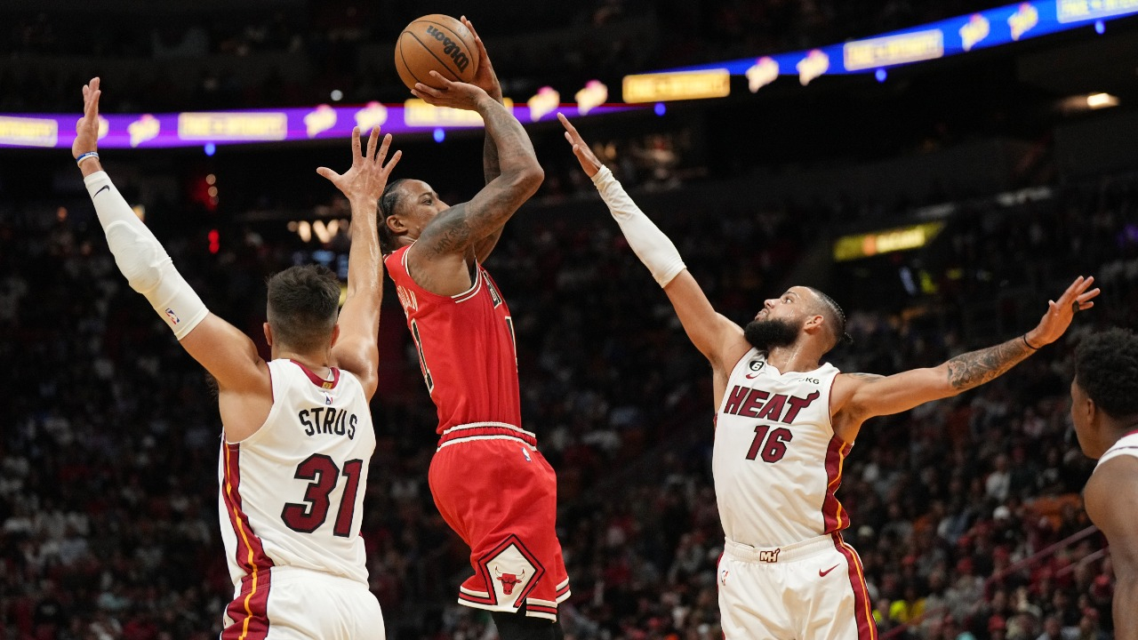 Heat-Bulls y Wolves-Thunder, en busca de las dos últimas plazas a los playoffs