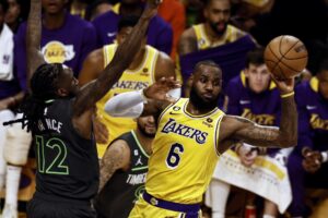 Lakers van al playoff tras superar a Minnesota en tiempo extra