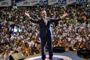 Politólogo afirma alto costo de la vida pondría en problema reelección de Abinader