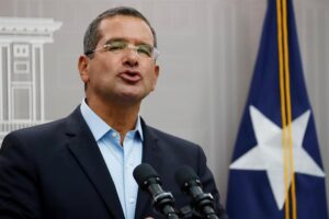 Gobernador declara emergencia por erosión costera en la Isla 