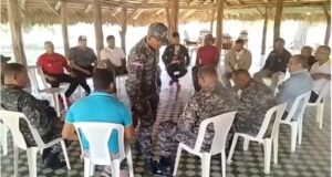 Civiles y militares se reúnen ante llamado de auxilio por robos en Manzanillo