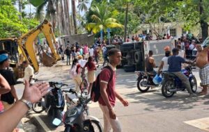 Sepultan restos de una de las niñas muertas al penetrar camión a escuela en Samaná
