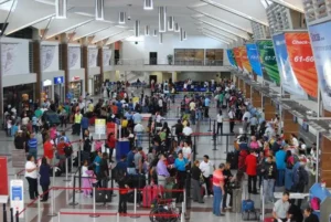 TSA ratifica resolución ordena a líneas aéreas suspender cobro de 10 dólares a viajeros dominicanos

