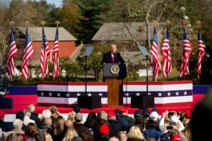 Acusan a Trump  por más de 30 cargos de fraude empresarial y pago de dinero por silencio.