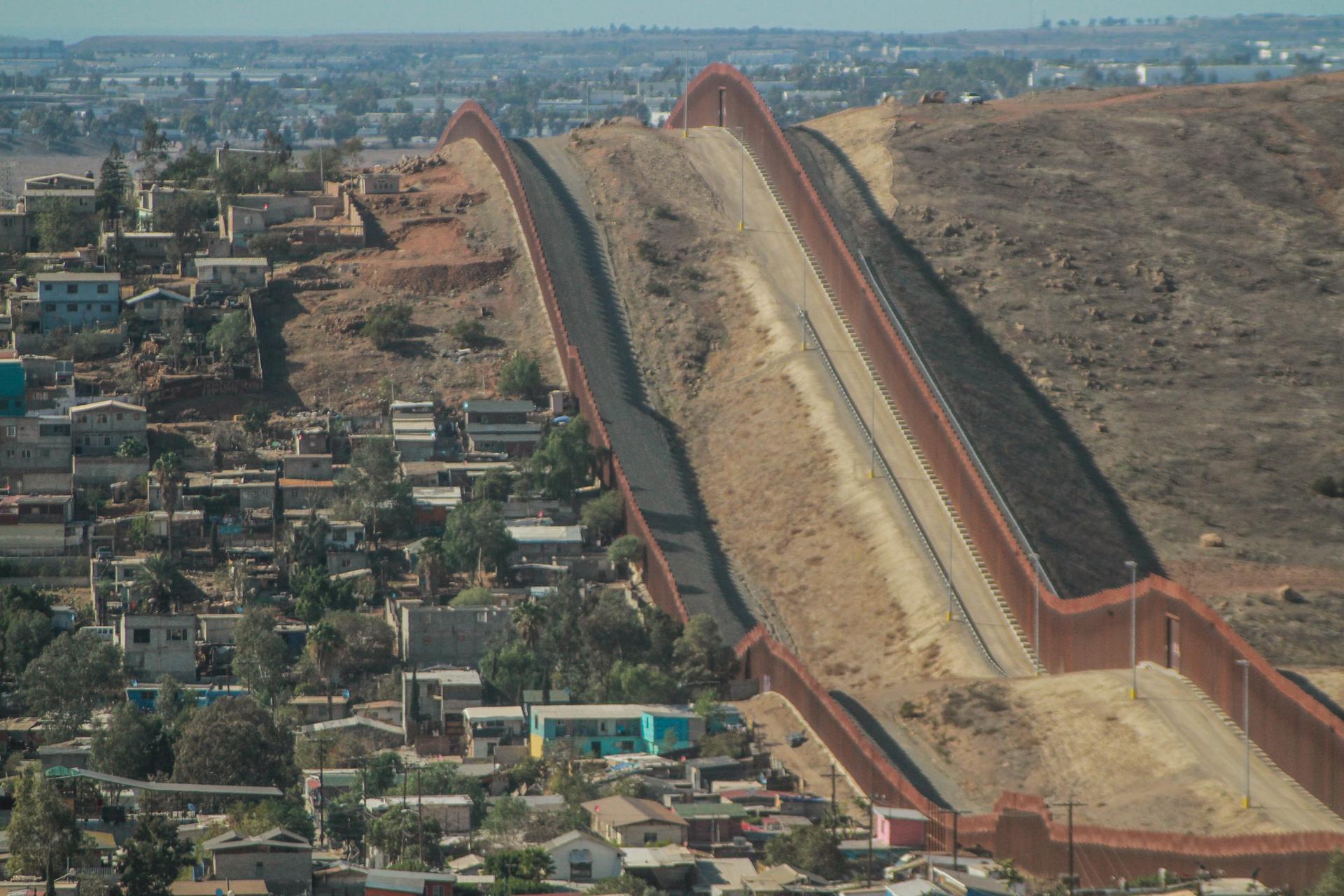 Un proyecto de ley en EE.UU. busca reanudar la construcción del muro con México
