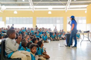Edesur realiza charla a estudiantes sobre prevención de accidentes eléctricas