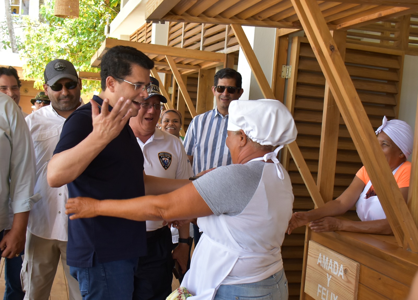 Ministro Collado realiza recorrido en las playas por Semana Santa 2023