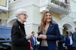 Subsecretaria Sherman se reúne con alcaldesa de Santo Domingo y recorren la Zona Colonial