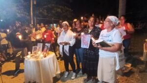 Encienden velas en Las Garitas de Sánchez, en reclamo justicia por muerte niñas  