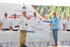 Abinader anuncia apoyo de RD$ 400 millones para pignoración de arroz en provincia Duarte 