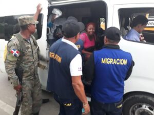 Denuncian agentes Migración violan derechos de haitianos en operativo 