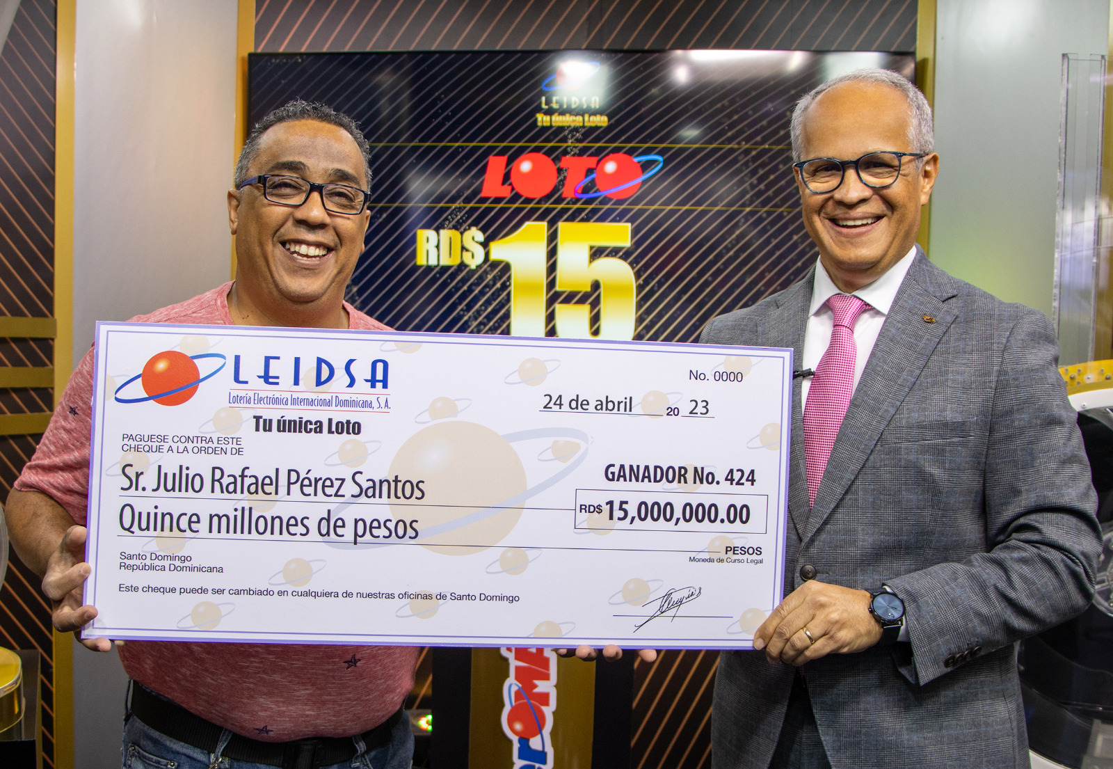 LEIDSA entrega RD$15 millones a exempleado del Sistema 9-1-1.