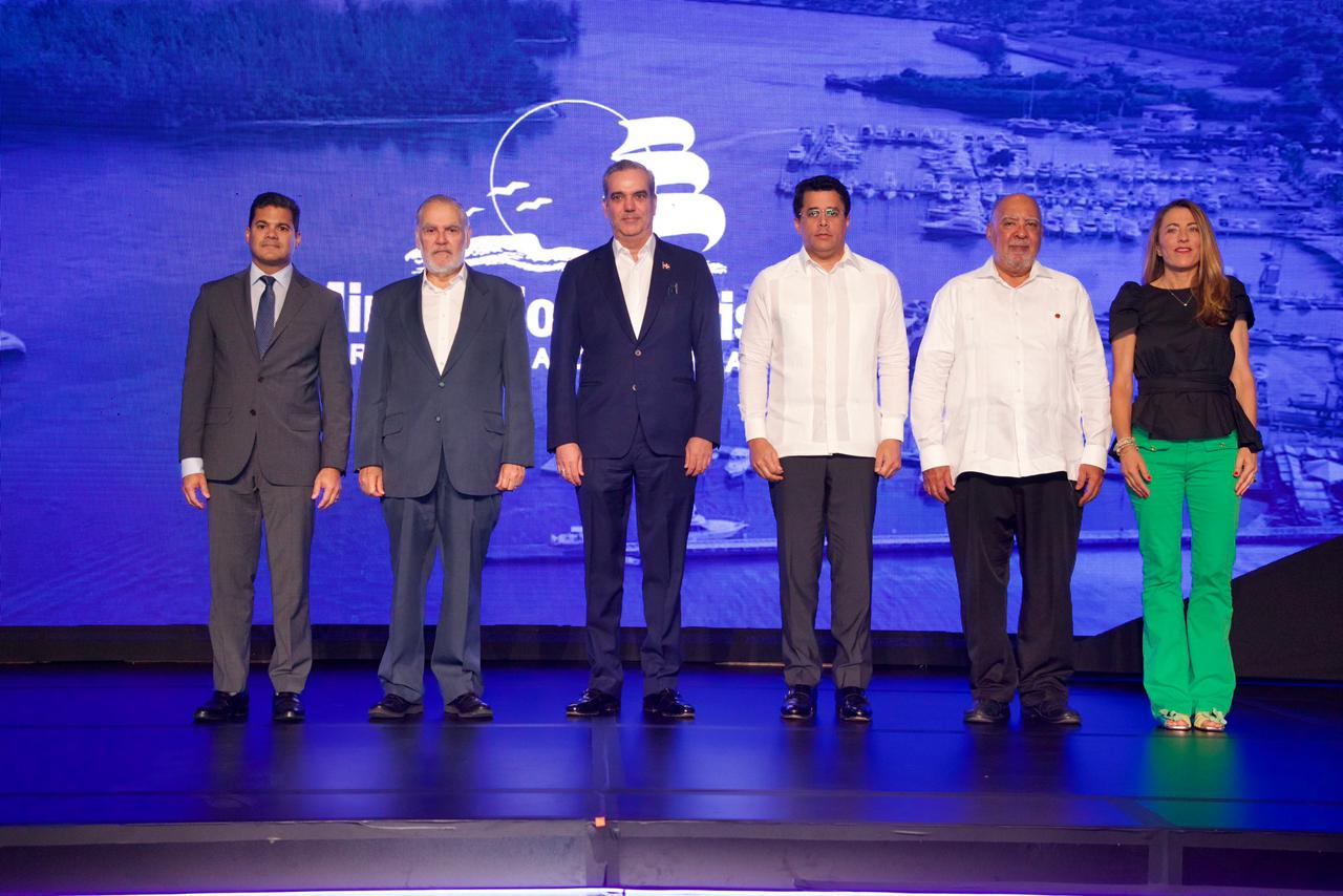 Abinader llama países del Gran Caribe, a trabajar unidos para solución a la crisis del sargazo