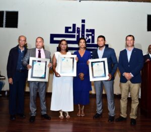 SNTP reconoce a periodista Miguel Ponce por compromiso ético