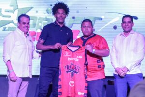 Wilber Carmona fue la selección en la segunda ronda de los Leones de Santo Domingo en el draft Súper Liga LNB 2023.
