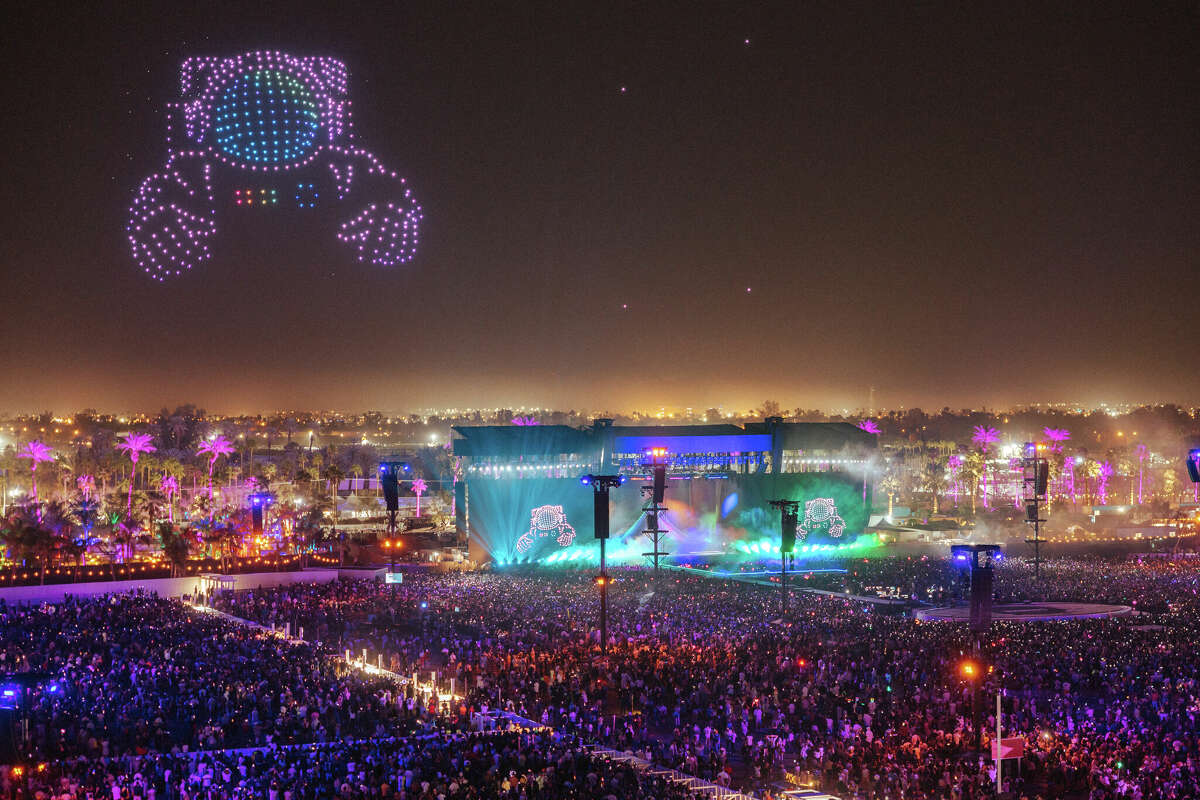 Coachella: acróbata cayó e impactó contra el escenario