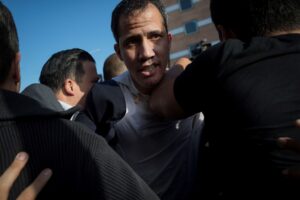 Juan Guaidó escapa a pie de Venezuela a Colombia