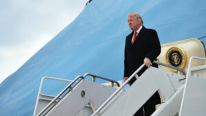 Trump confirma viajará a Nueva York antes de la acusación penal en Manhattan