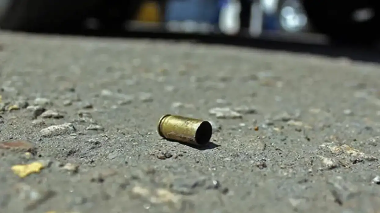 Le disparan a un hombre en Los Guandules y muere una menor