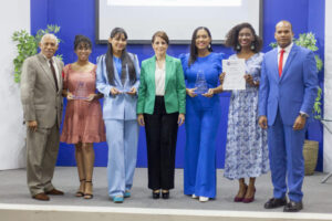 Caesco entrega premios 