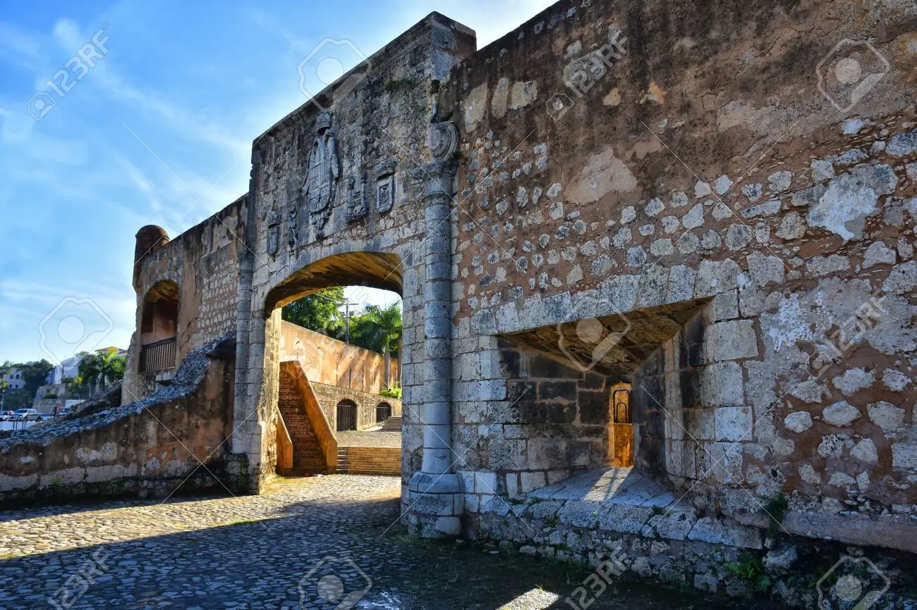 Collado deja iniciado los trabajos de restauración del Alcázar de Colón, Puerta de la Misericordia y museo de las Casas Reales