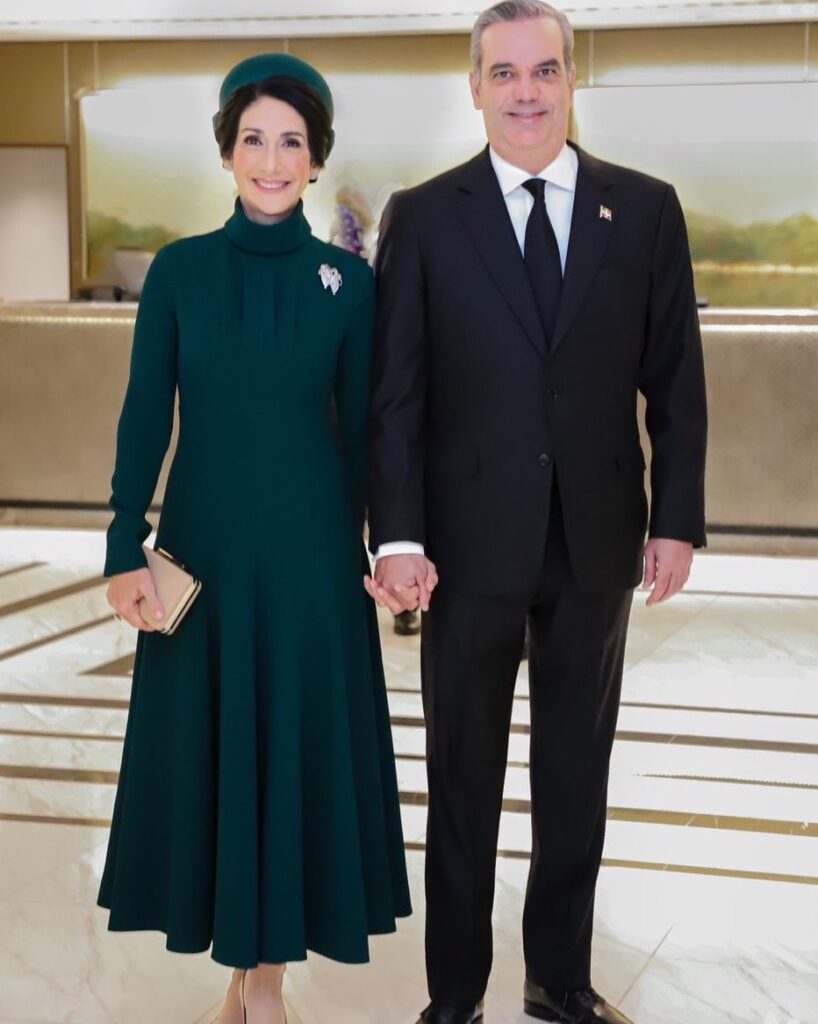 El look de Abinader y Raquel Arbaje para la coronación de Carlos III