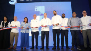 Presidente Abinader inaugura en SDO nuevo “punto GOB Occidental Mall” 