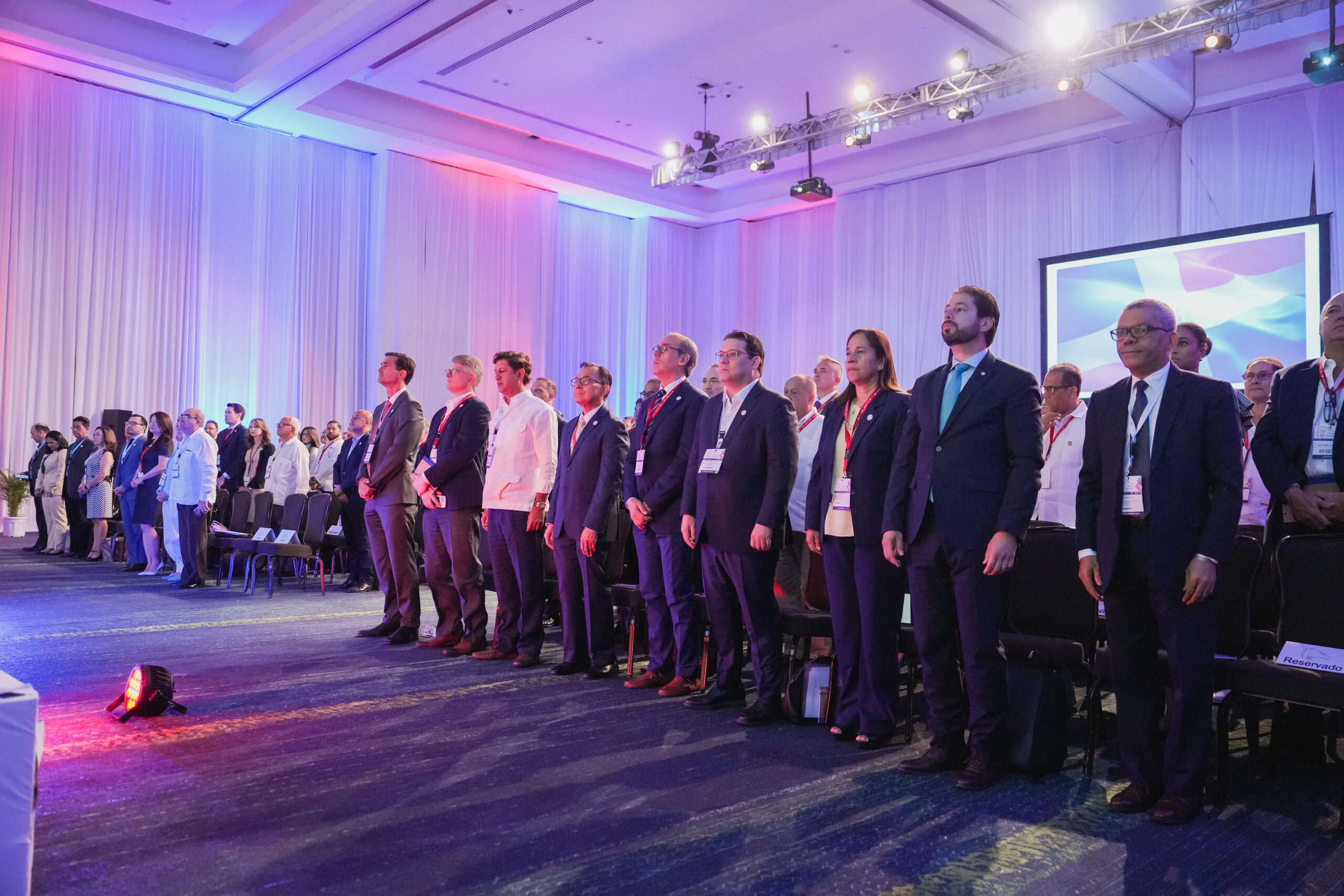 Aduaneros públicos y privados analizan gestión coordinada de fronteras para facilitación del comercio