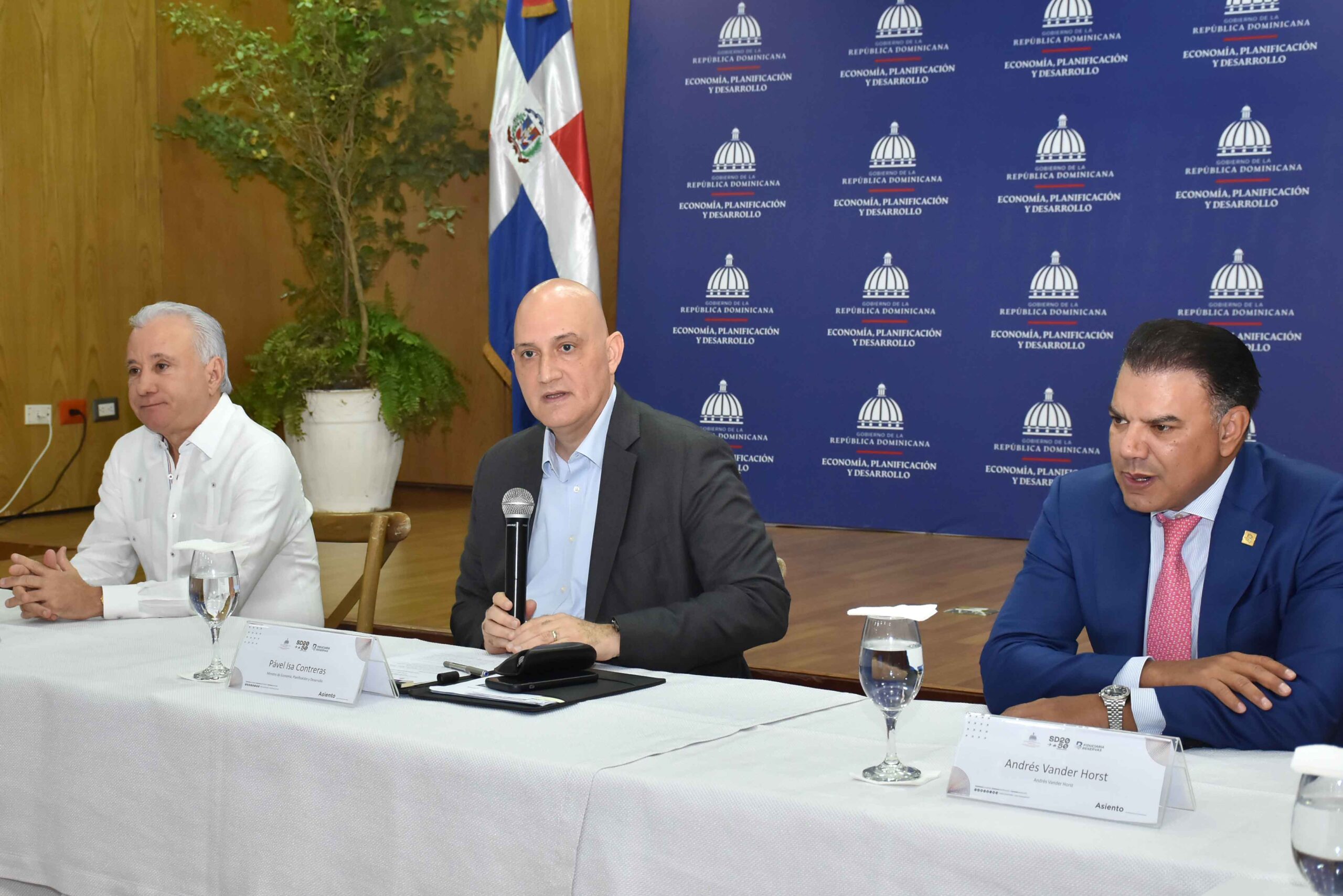 Presentan propuesta de Fideicomiso Público SD2050 a directores de medios
