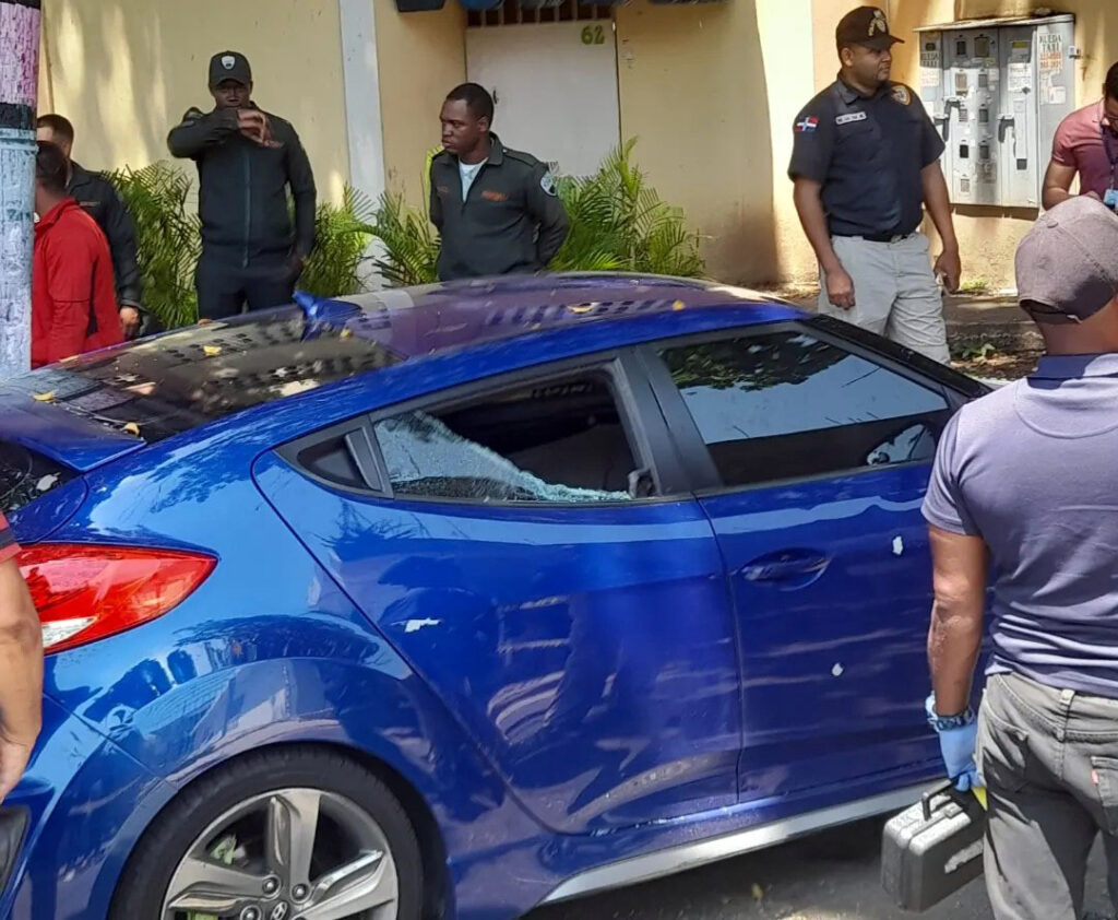 Hallan muerto a un hombre en un carro cerca del Palacio Nacional