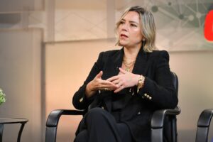 Incremento de la expectativa de vida retrasa la edad de retiro, según abogada