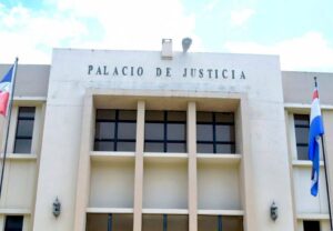 Apresan padre y madrastra de niña que murió con signos violencia