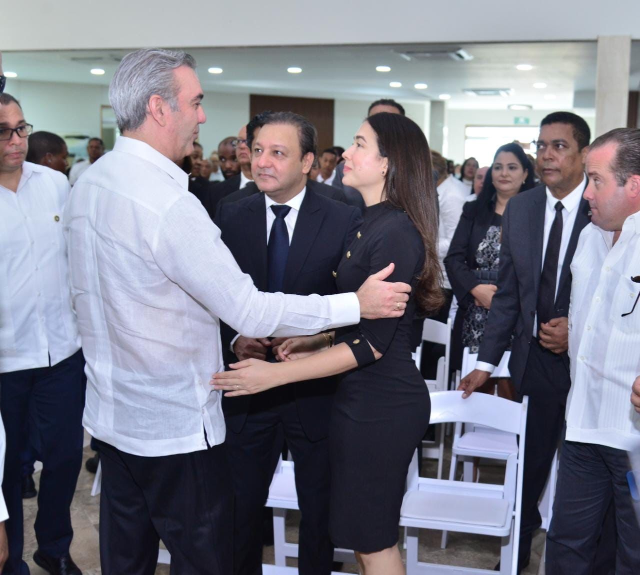 La amistad trasciende la política: Abinader da pésame a su rival Abel Martínez