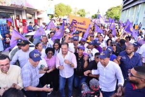 Abel Martínez asegura que en 2024 rescatará el país junto
a la clase trabajadora dominicana